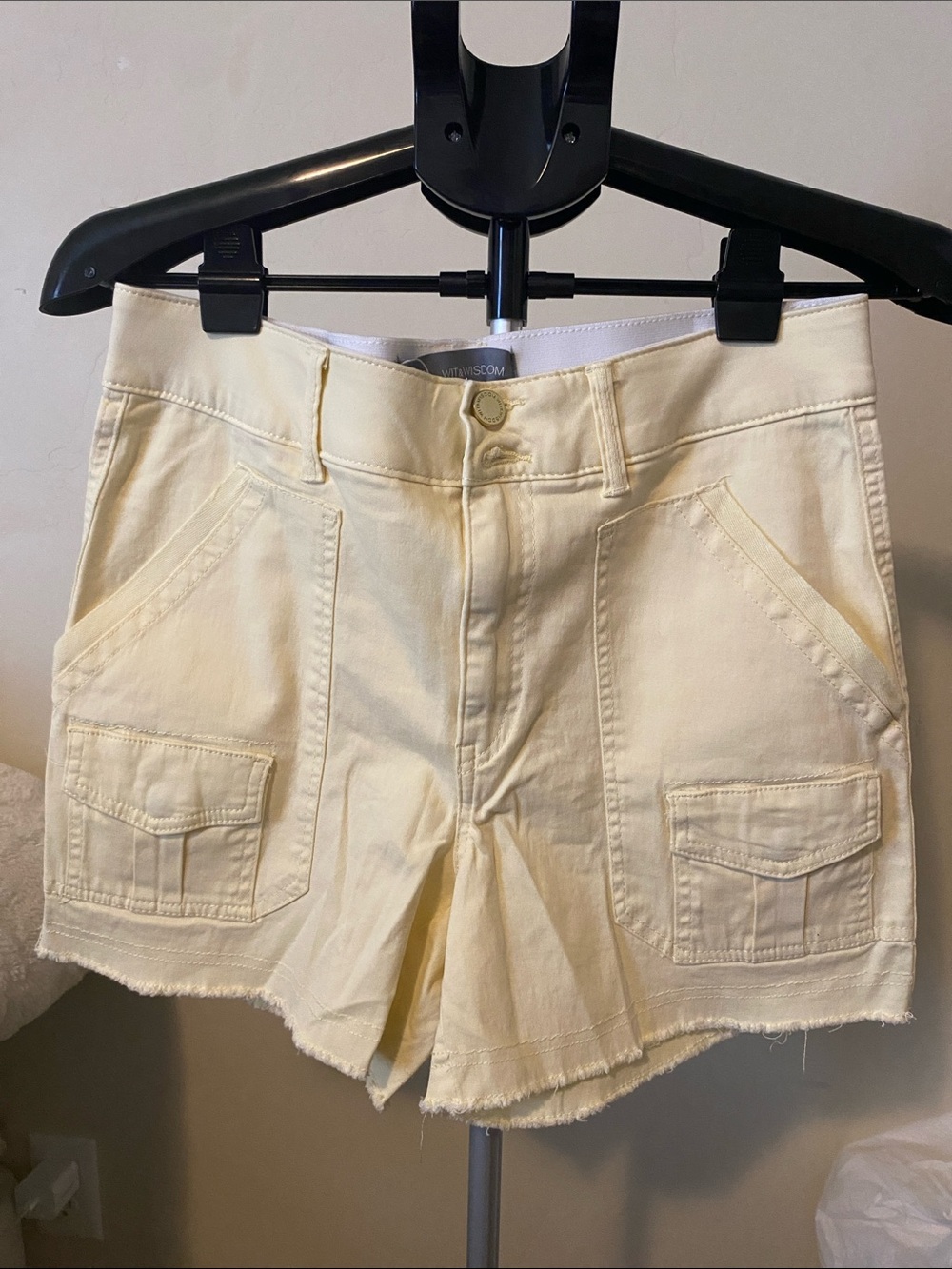 NWOT WIT & WISDOM PASTEL YELLOW SIZE 8 BERMUDA/BOYFRIEND SHORTS